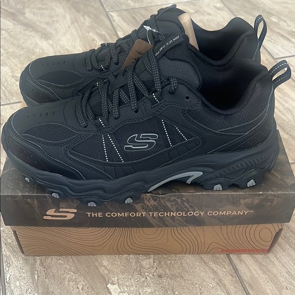 Skechers Men's Black Athletic Shoes - Picture 4 of 7